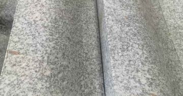 昭通芙蓉白S型拉丝面路沿石