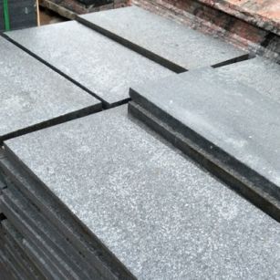 昭通芝麻黑地铺石材