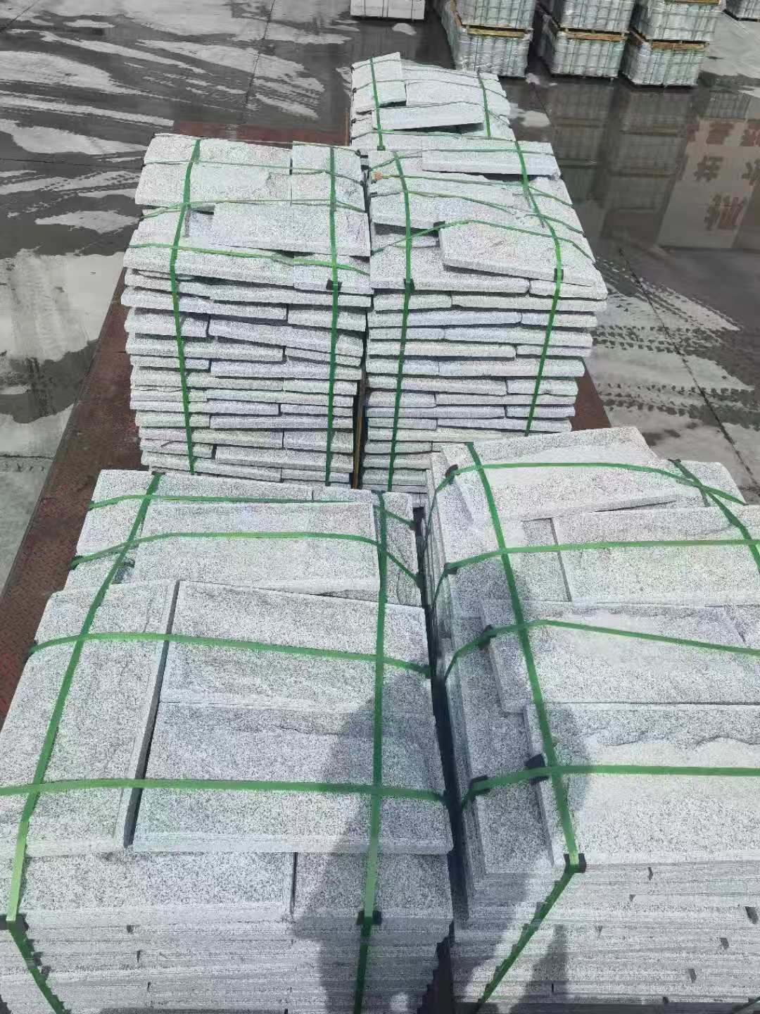 昭通 芝麻白蘑菇石装车出货