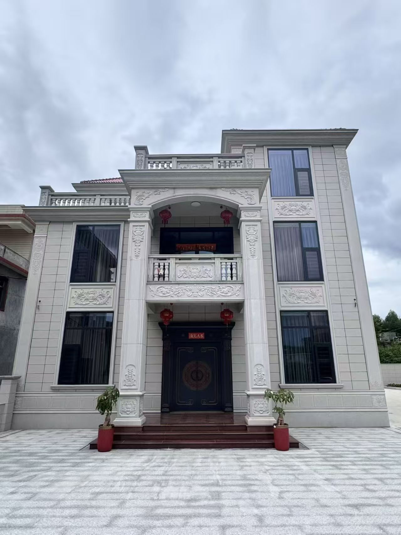 昭通 芝麻白石材别墅干挂案例展示