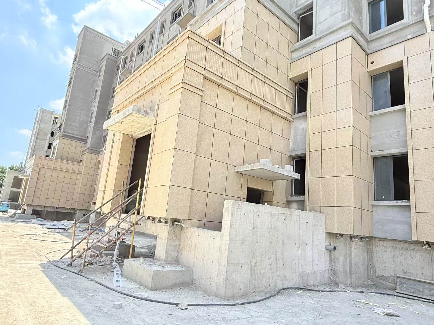 昭通 黄金麻干挂，工地实拍