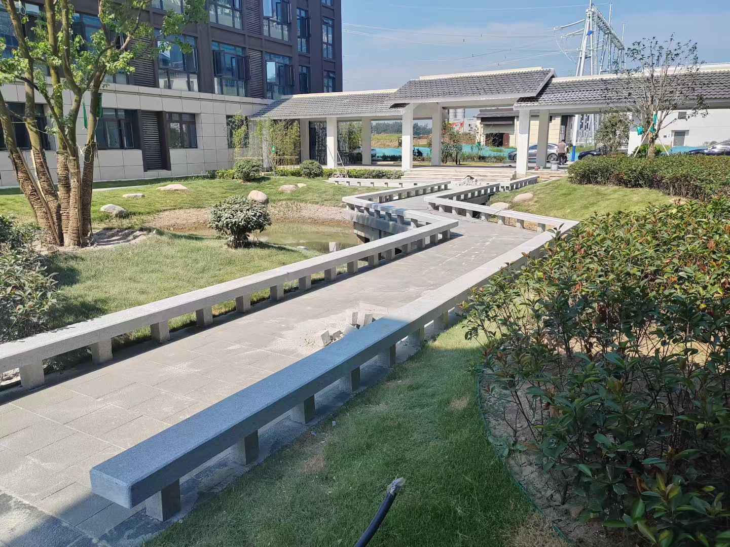 昭通 芝麻灰小区坐凳&栏杆安装效果