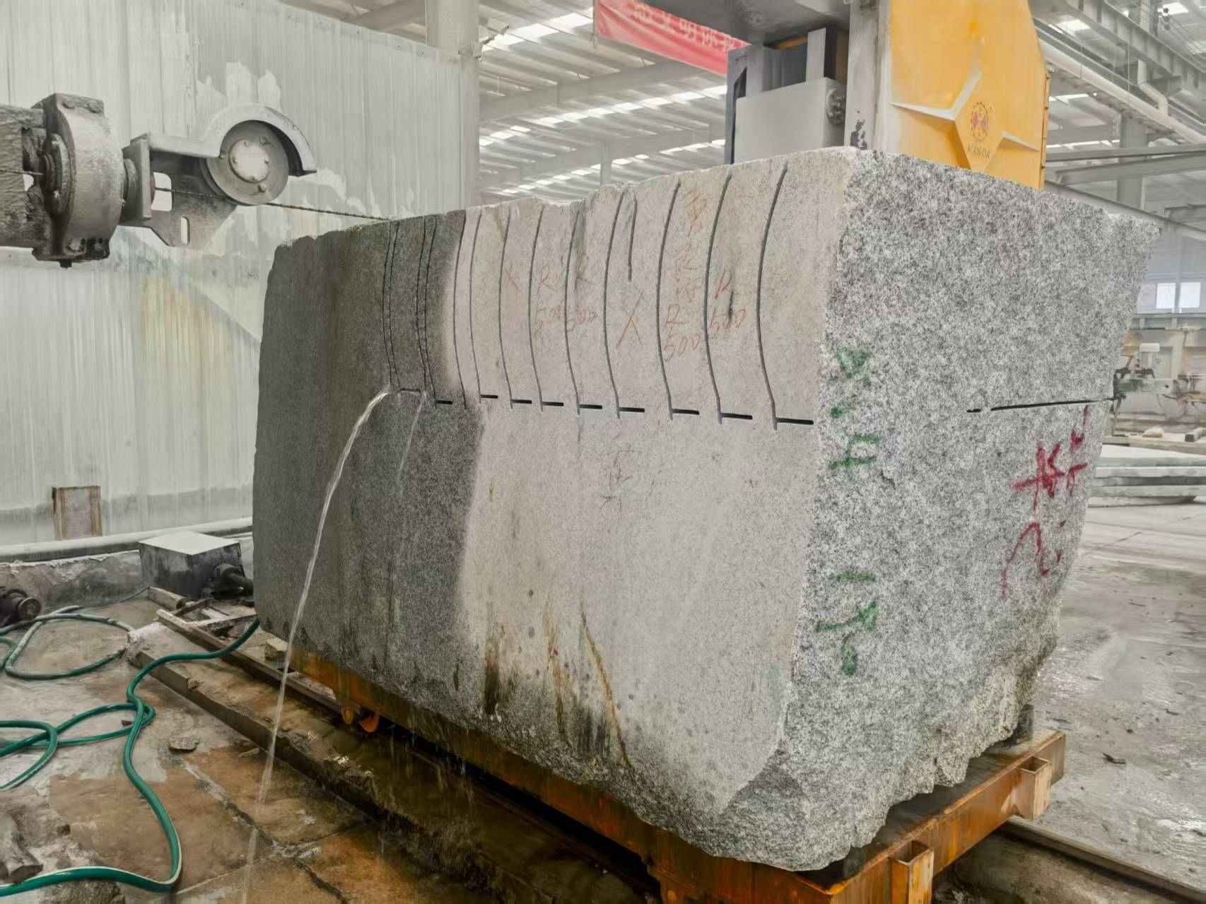 昭通 602，大花芙蓉白，绳锯加工弧形路沿石