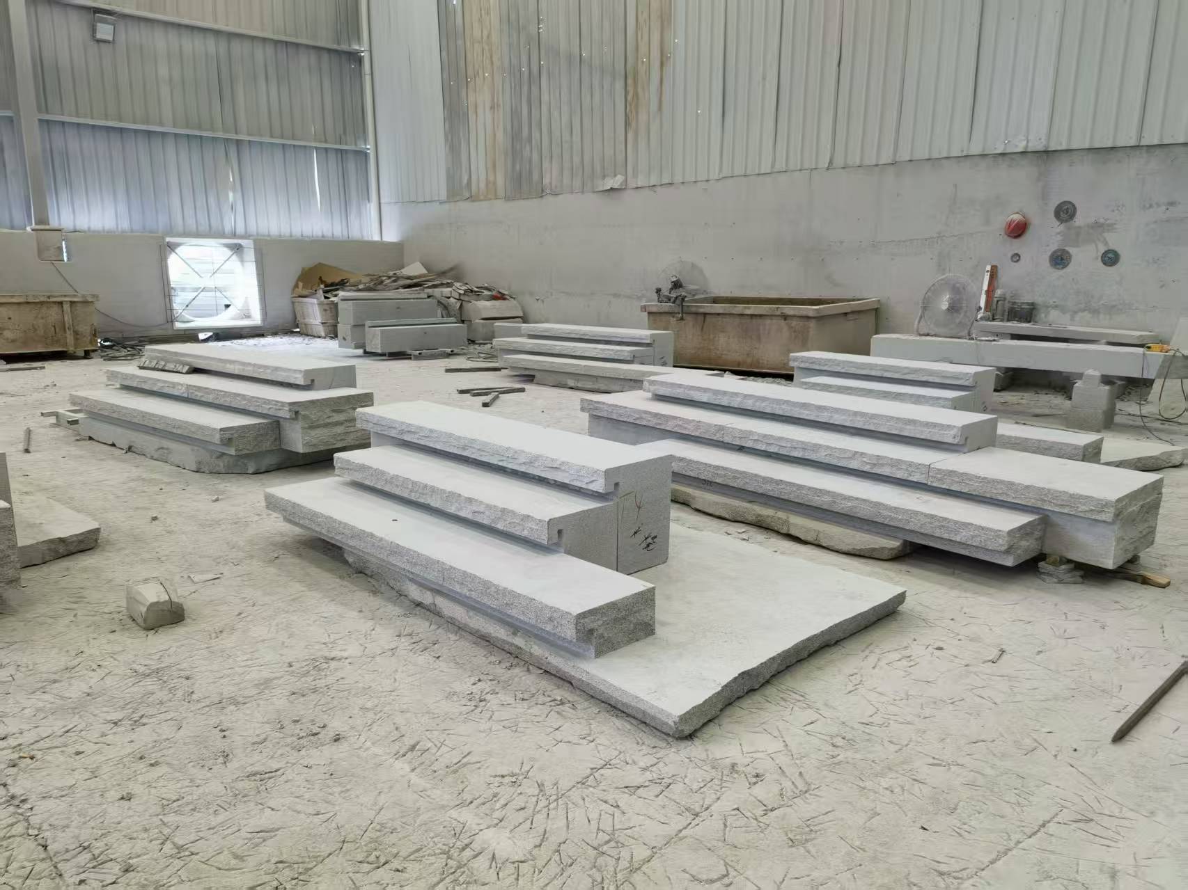 昭通 整石台阶（大面火烧+侧面自然面），出货前厂内拼装